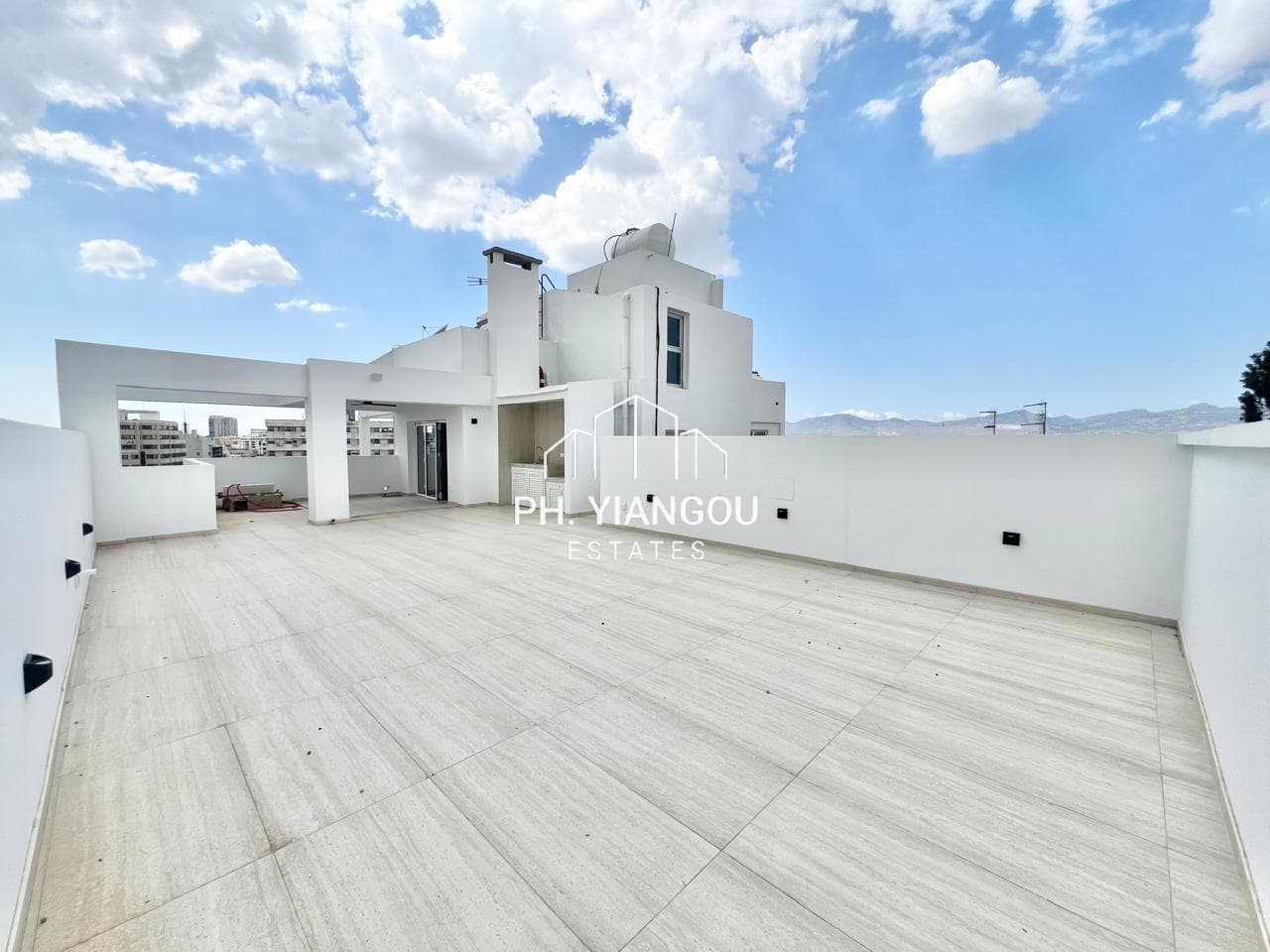 3 Bedroom Apartment for Sale in Lykabittos